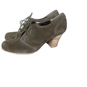 Sofft Booties Women's Size 11M Olive Green Suede Ankle High Heel Lace Up Leather